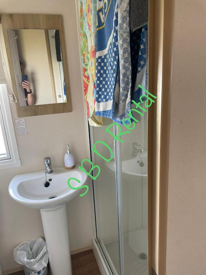 Summer Breeze Deluxe Caravan Rental Saint Osyth Exterior photo
