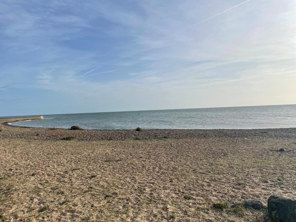 Summer Breeze Deluxe Caravan Rental Saint Osyth Exterior photo