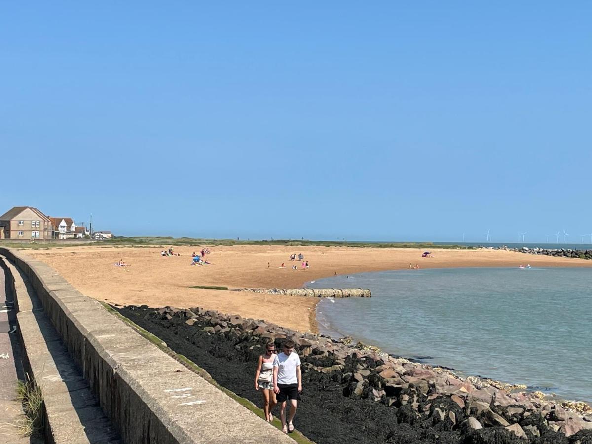 Summer Breeze Deluxe Caravan Rental Saint Osyth Exterior photo