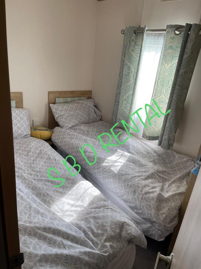 Summer Breeze Deluxe Caravan Rental Saint Osyth Exterior photo