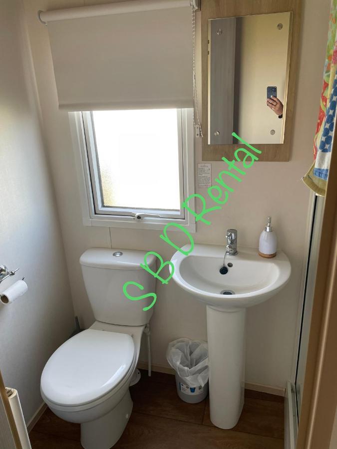 Summer Breeze Deluxe Caravan Rental Saint Osyth Exterior photo