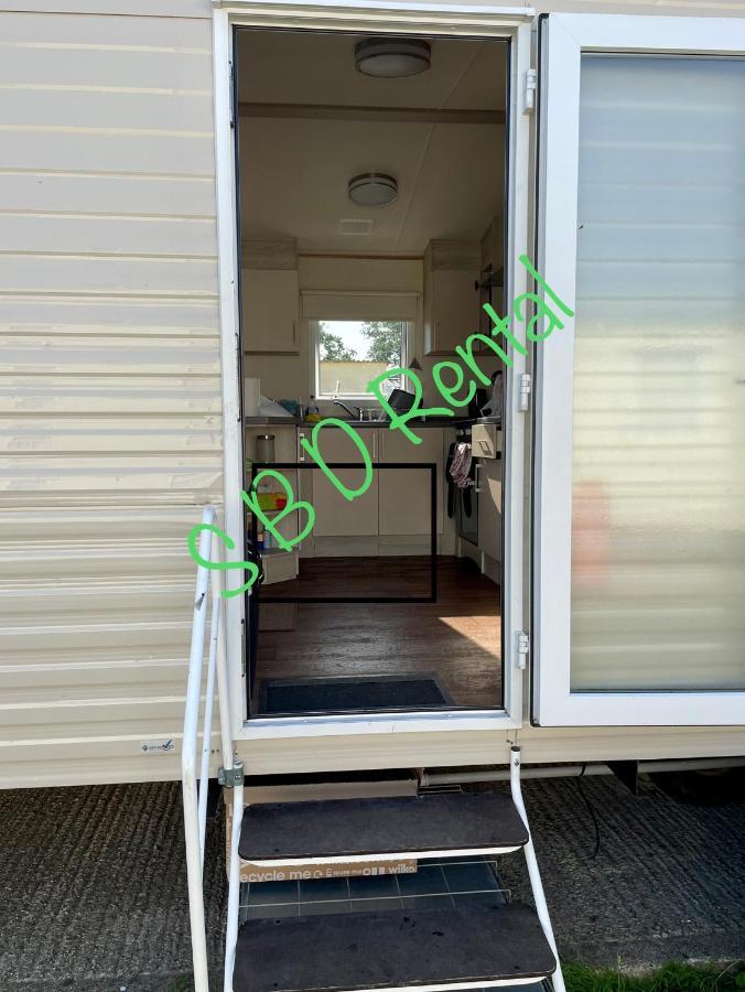 Summer Breeze Deluxe Caravan Rental Saint Osyth Exterior photo