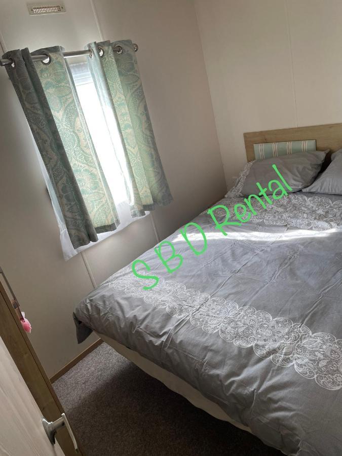 Summer Breeze Deluxe Caravan Rental Saint Osyth Exterior photo