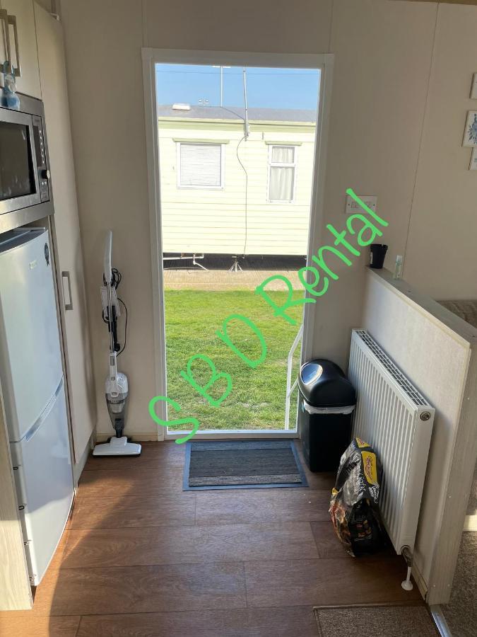 Summer Breeze Deluxe Caravan Rental Saint Osyth Exterior photo