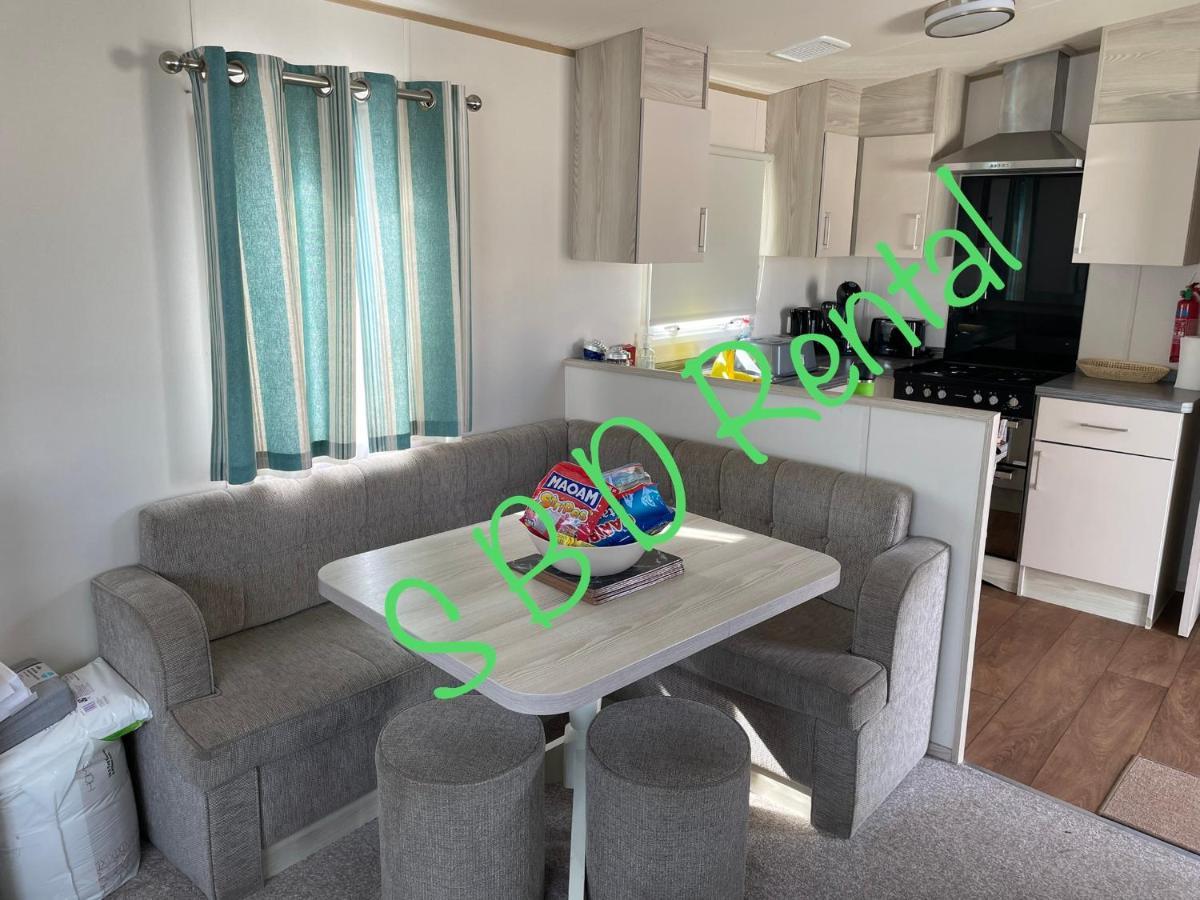 Summer Breeze Deluxe Caravan Rental Saint Osyth Exterior photo